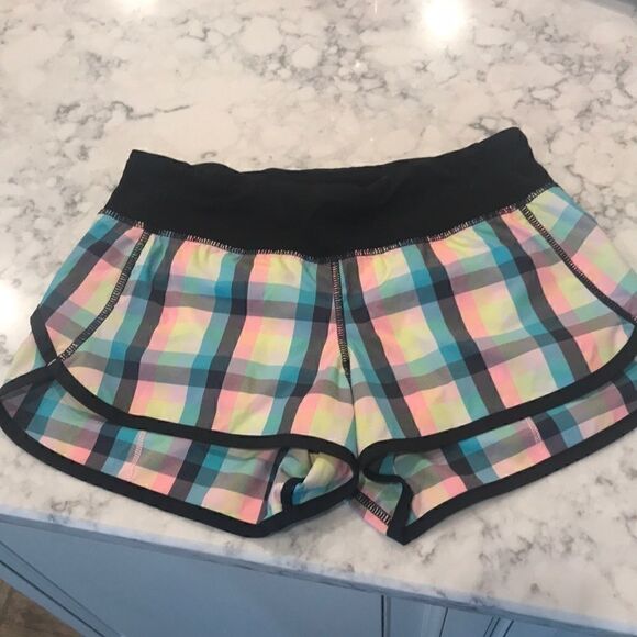 Lululemon plaid speed shorts EUC sz 2 - Picture 4 of 4